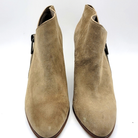 Like NEW NEW! 1.State Asymetrical Taupe Suede Bootie SIZE 10M. #1064 - Picture 2 of 10